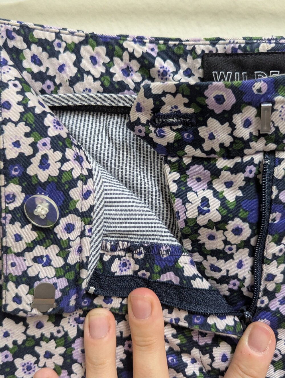 Wildfang Floral Cropped Trousers Size 10 - Picture 3 of 5